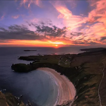 John Eoinin's Bar And Hotel