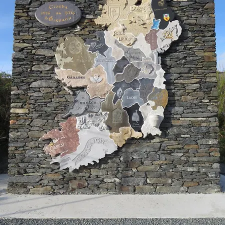 John Eoinin's Bar And Hotel Glencolumbkille