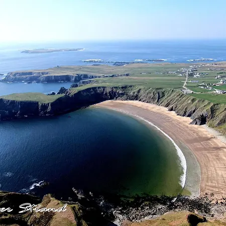 John Eoinin's Bar And Hotel Glencolumbkille