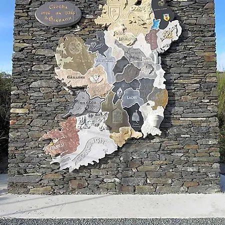 John Eoinin's Bar And * Glencolumbkille