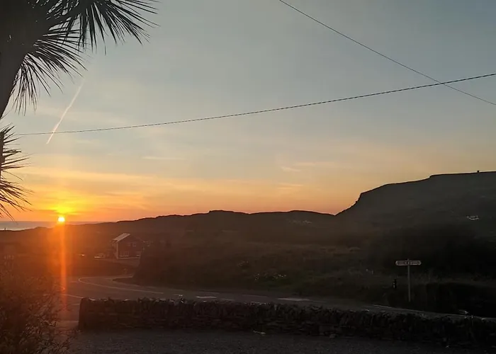 John Eoinin's Bar And *