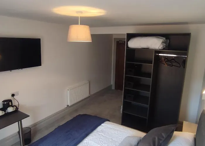 John Eoinin's Bar And *