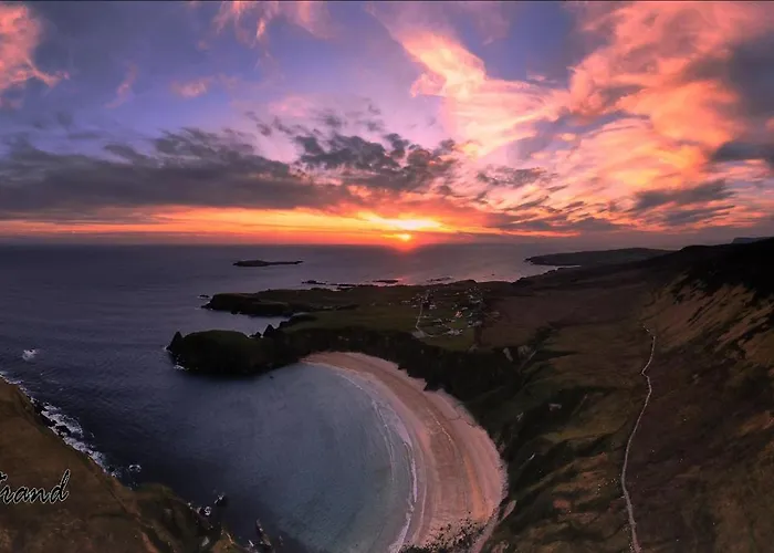 John Eoinin's Bar And Hotel