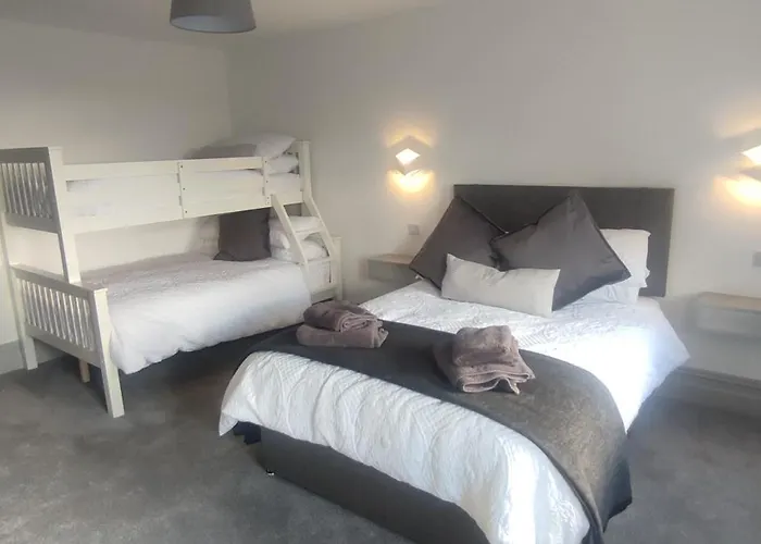 John Eoinin's Bar And *