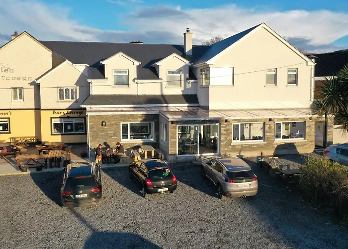 John Eoinin's Bar And *