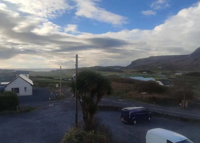 Hotel John Eoinin's Bar And