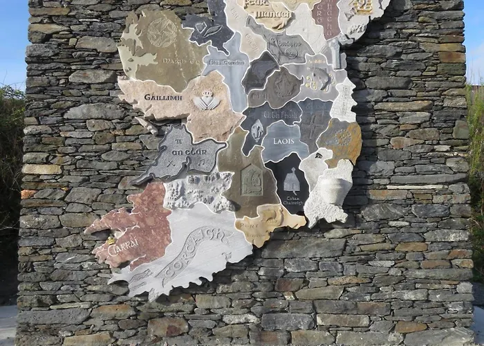 John Eoinin's Bar And Hotel Glencolumbkille